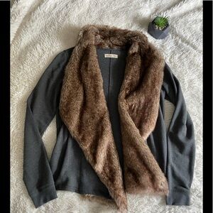 - Hollister Ladies faux fur jacket size M\L